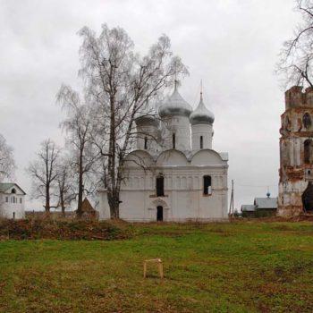 Спасо-Геннадиев Любимский мужской монастырь в деревне Слобода Ярославской обл.